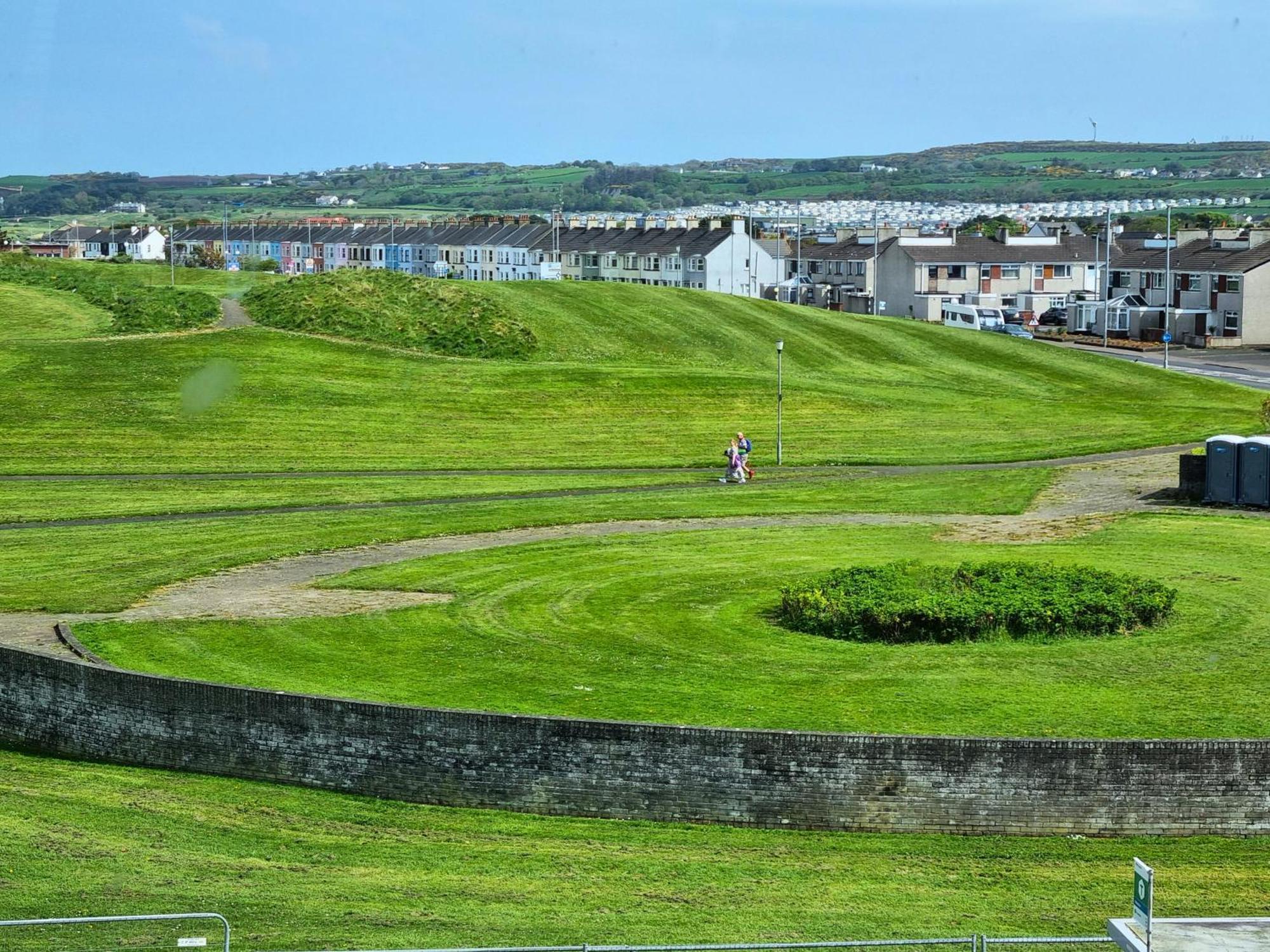 Ferienwohnung 5 Dunluce Park - Portrush By The Sea Exterior foto